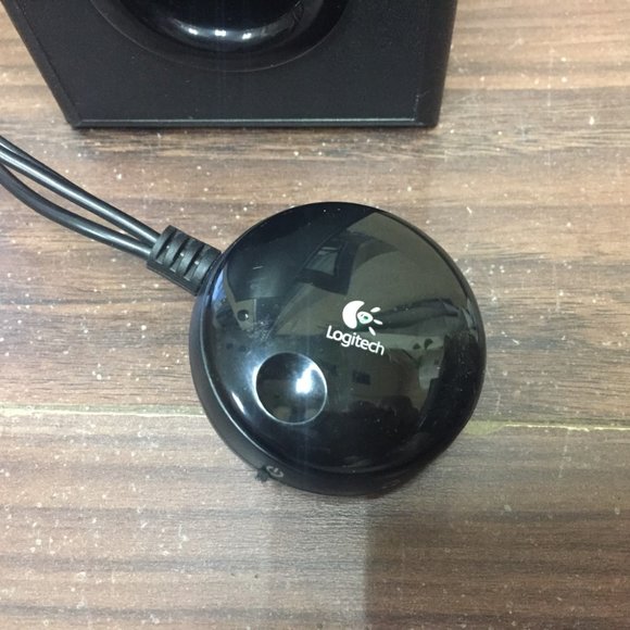 Logitech S-220 2.1 Stereo Computer Speakers - Picture 3 of 15